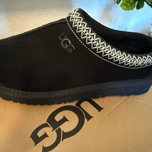 UGG Black Tasman II